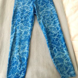 Luxury Activewear: Carbon 38 High Rise 7/8 Leggings Blue/White - Medium (NWT)